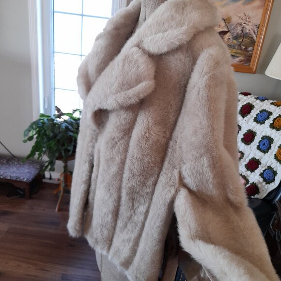 Vintage Plush Faux Fur Cape Thick Plush Warm Winter Glamourous Luxurious Formal - Picture 4 of 16